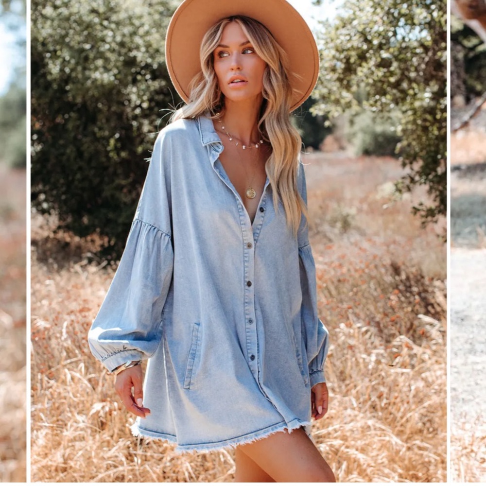 BNWT. Vici GOLDENDALE POCKETED CHAMBRAY BUTTON DOWN TUNIC